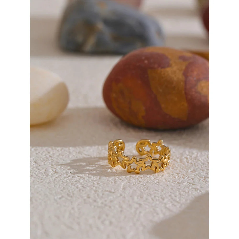 Anel Estrela Oco Ajustável Ouro 18K — Brilhe sem Esforço