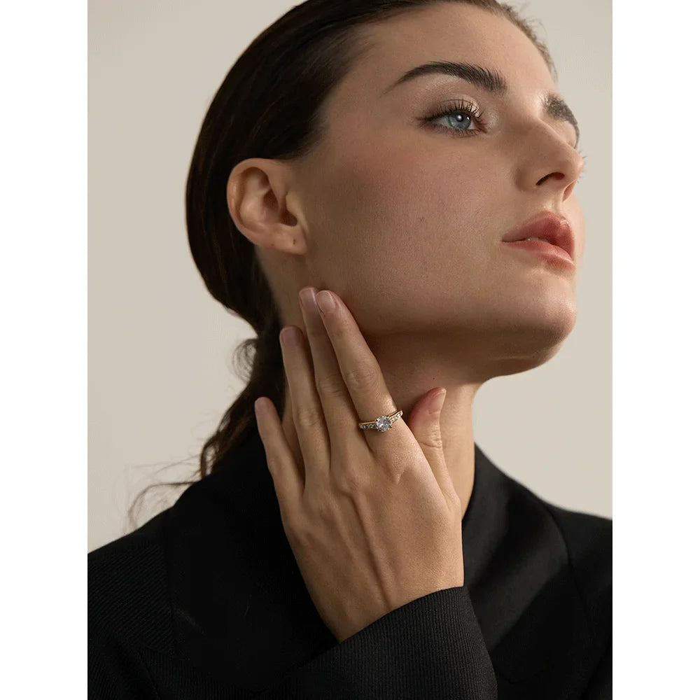 Anel de Noivado Brilhante com Zircônia Cúbica