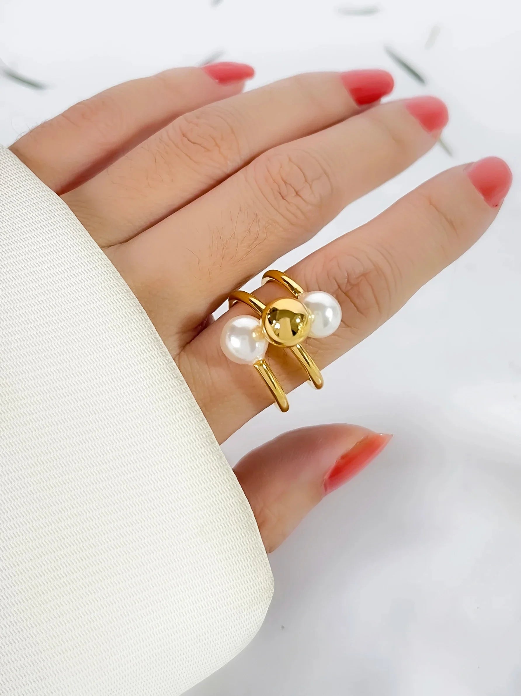 Anel Multicamadas com Pérolas Dourado Ajustável