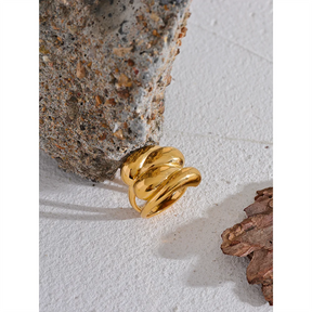 Anel Dourado Geométrico — Charme Elegante Banhado a Ouro 18k