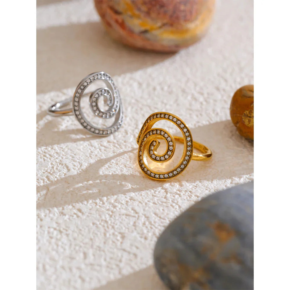 Anel Ajustável Geométrico com Zircônia Cúbica Banhado a Ouro 18K – Coleção Helena