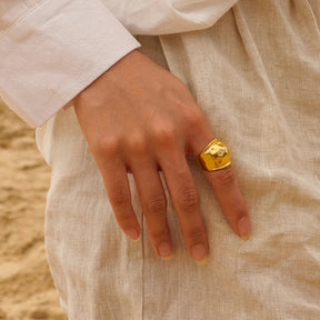 Anel Elisa Forma – Geometria Elegante em Ouro 18K