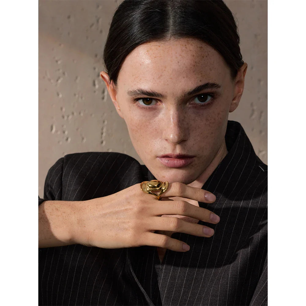 Anel Geométrico de Metal Banhado a Ouro 18K