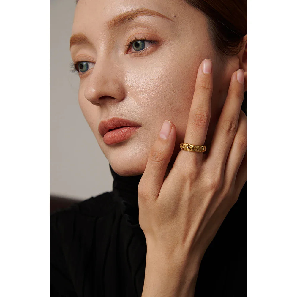 Anel Celestial – Sol & Lua Ouro 18K