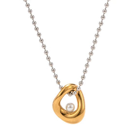 Colar com Pingente Pérola Central Banhado a Ouro 18k – Elegância Atemporal